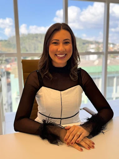 Dra. Vanessa Siqueira no consultório